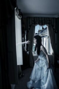 hand geister gespenster horror gruselig haus pixabay